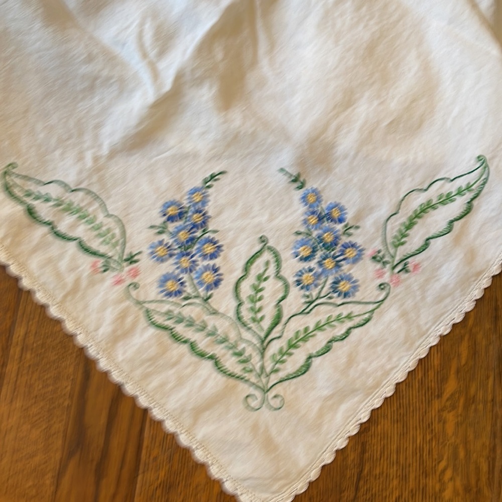 Tablecloth 56 x74 handmade - Picture 5 of 6